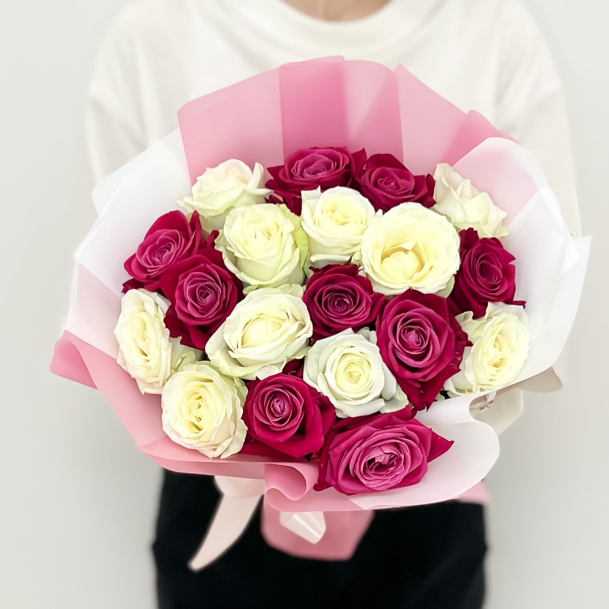 

Монобукет Лэтуаль Flowers роза 40 см 19 шт. розовый FLW001224, Шангрила