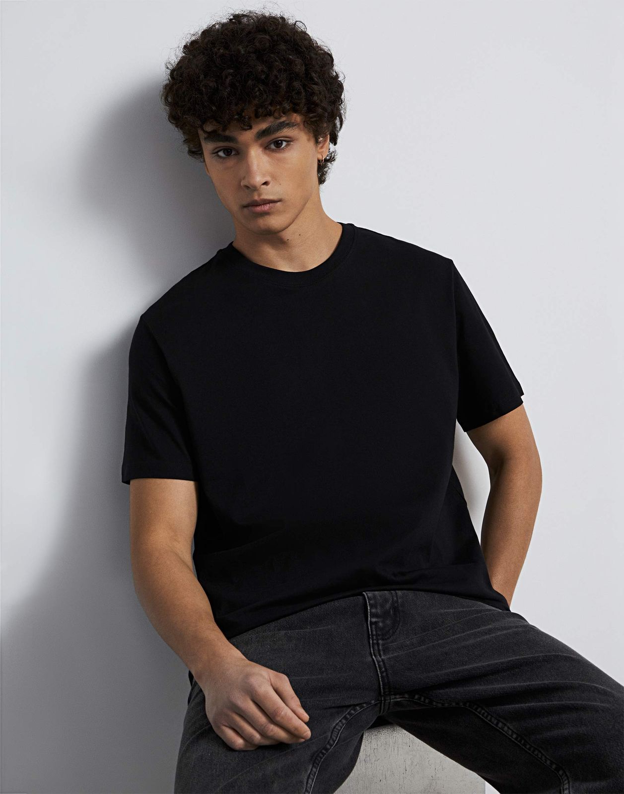 

Футболка мужская Gloria Jeans BKT012110 черная XXL/182, Черный, BKT012110
