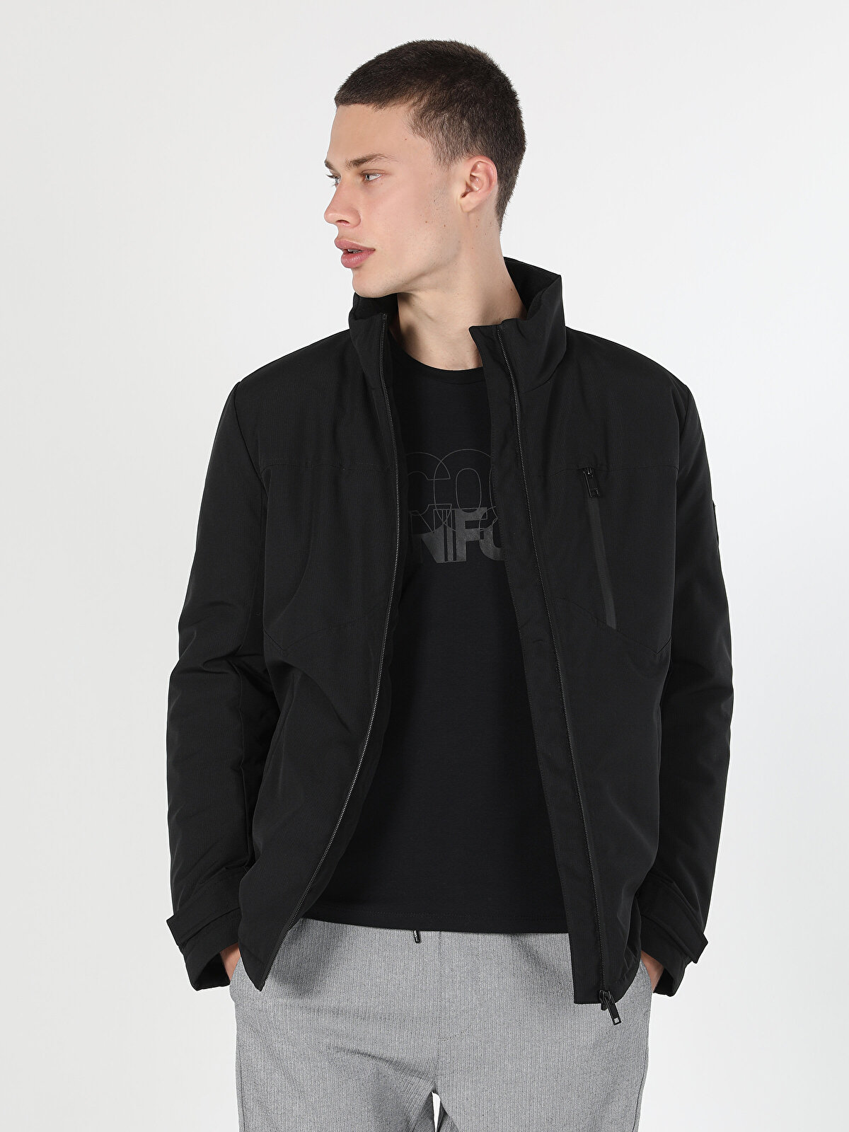 

Ветровка мужская Colin's CL1060976_Q1.V1_BLK разноцветная XL, CL1060976_Q1.V1_BLK