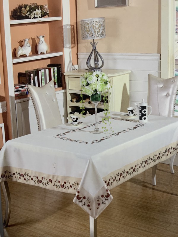 

Скатерть с салфетками 150х220 см TABLECLOTH, Бежевый;белый