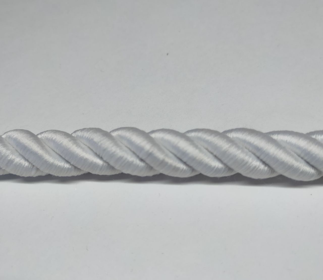 

Шнур декоративный idealtex Ш-30-0.0м , длина 30 м, диаметр 12 мм, Белый, 0.0м
