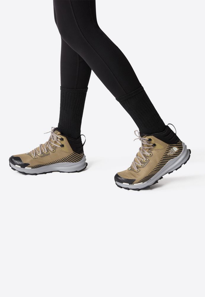 

Кроссовки женские The North Face TH341A06I бежевые 37.5 EU, Бежевый, TH341A06I