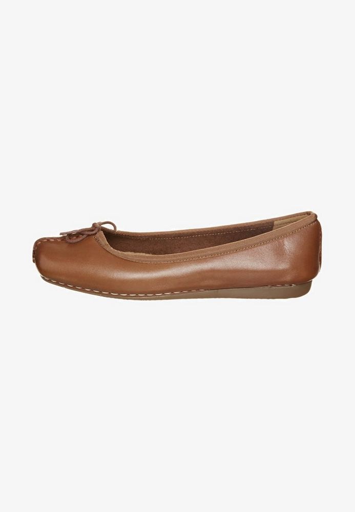 Балетки женские Clarks CL111A01I коричневые 35.5 EU