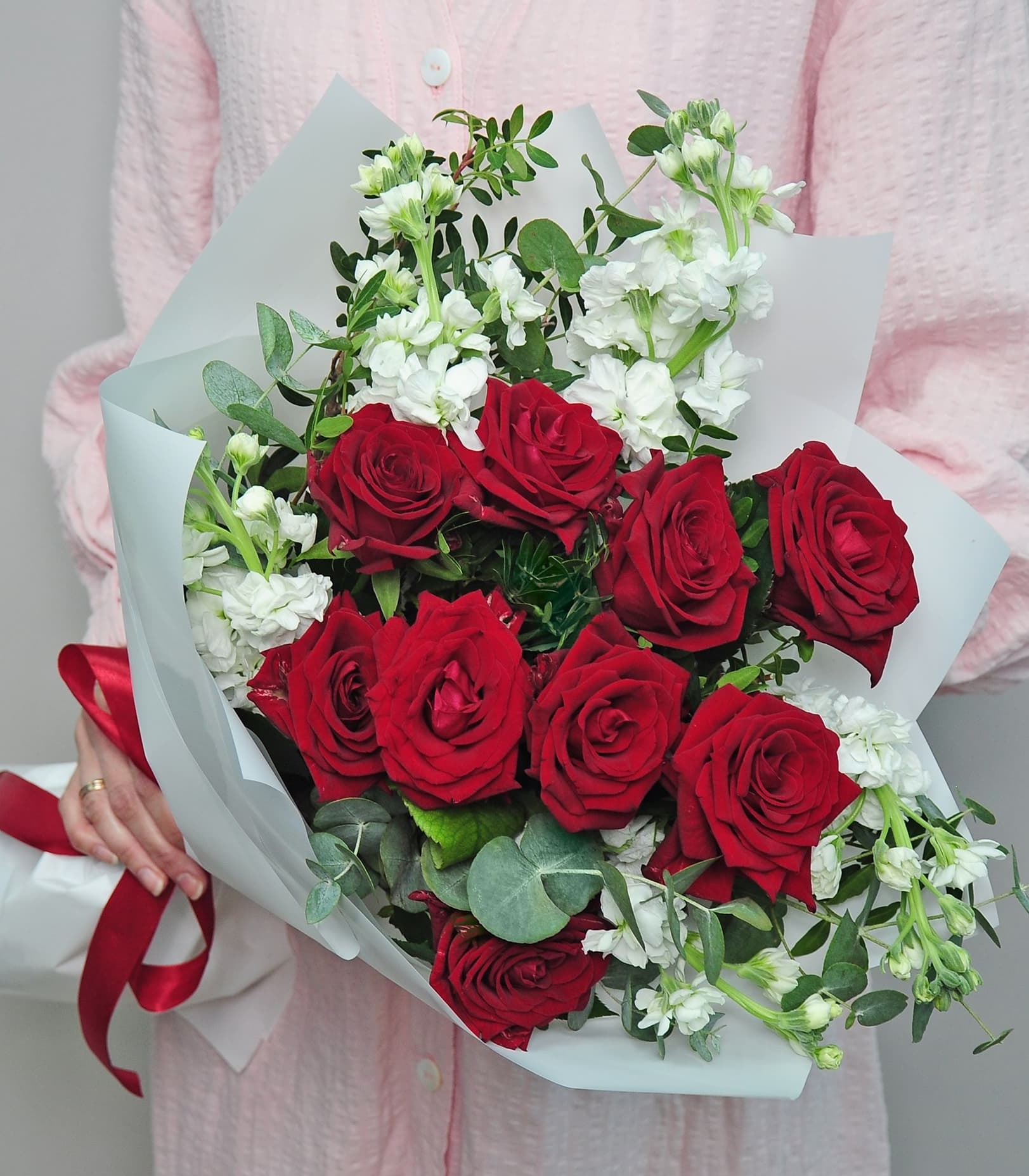 

Букет Studio Floristic Роз Изящный красный