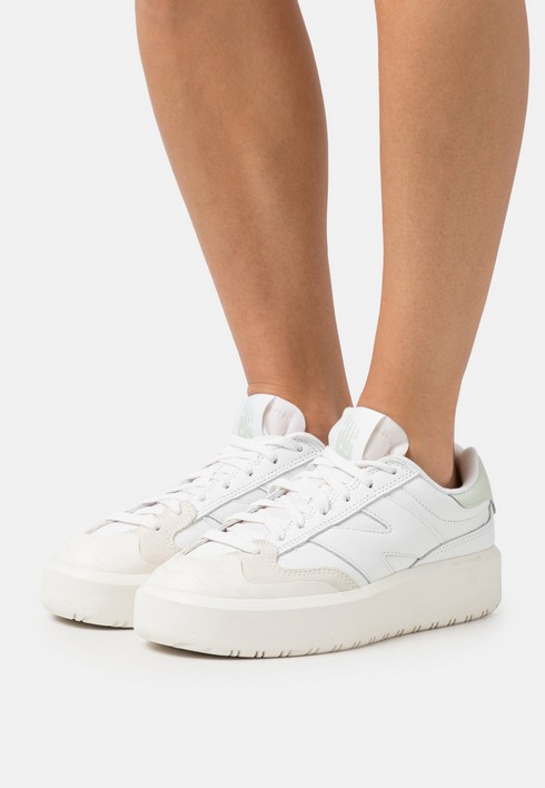 

Кеды женские New Balance Ct302 белые 42 EU (доставка из-за рубежа), Белый, Ct302