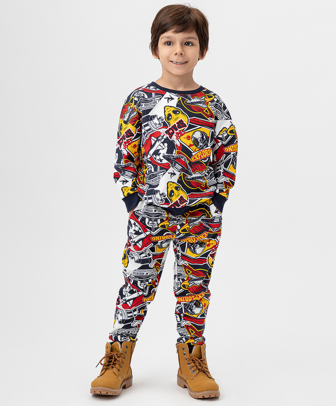 

Брюки-джоггеры с карманами и принтом разноцветные Button Blue 222BBBMC56071013 р.122, Разноцветный, 222BBBMC56071013