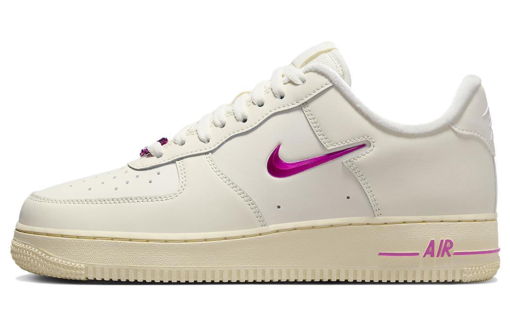 

Кеды унисекс Nike Air Force 1 Low '07 SE W белые 41 EU, Белый, Air Force 1 Low '07 SE W