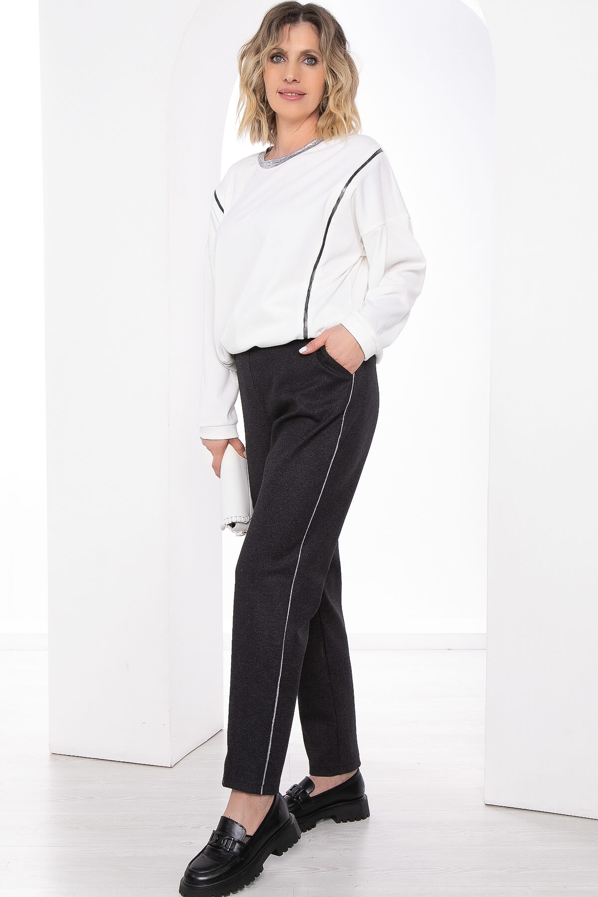 

Брюки женские LT Collection Даллас черные 56 RU, Черный, Даллас