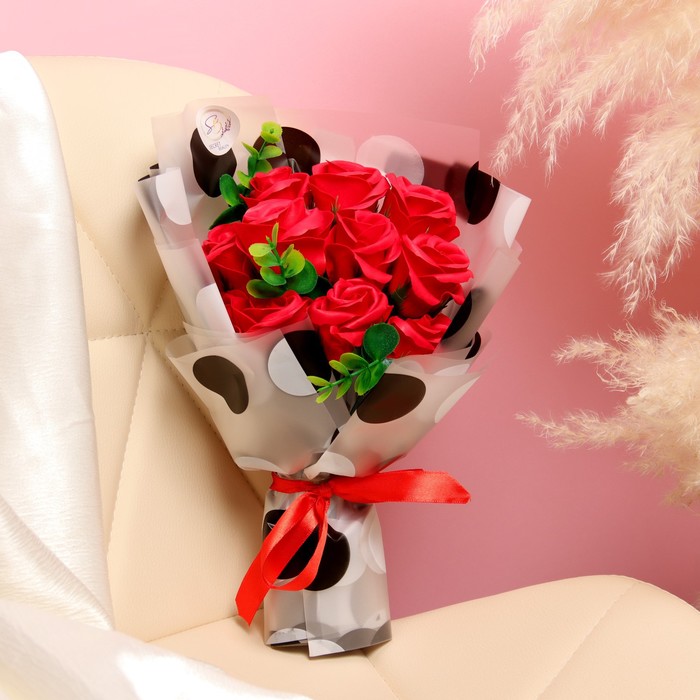 Премиальный букет Secret Beauty красные мыльные розы 11 шт конверт для денег с юбилеем красные розы 16х8 см