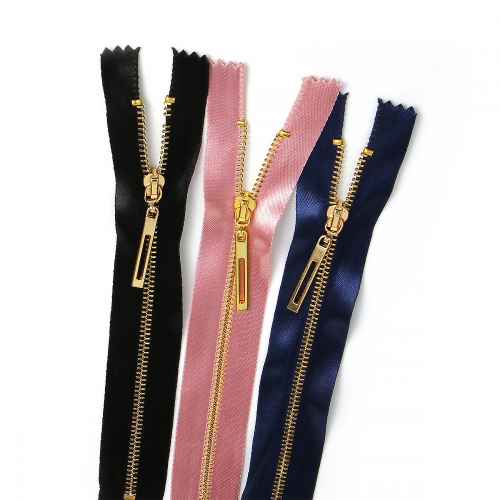 

MaxZipper металл, №3 золото, атласная тесьма, 18 см, 3 цвета х 4 шт, металл, №3 золото, атласная тесьма, 18 см, 3 цвета х 4 шт