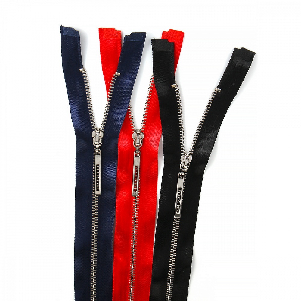 

MaxZipper металл, №3 никель, атласная тесьма, 60 см, 3 цвета х 4 шт, металл, №3 никель, атласная тесьма, 60 см, 3 цвета х 4 шт