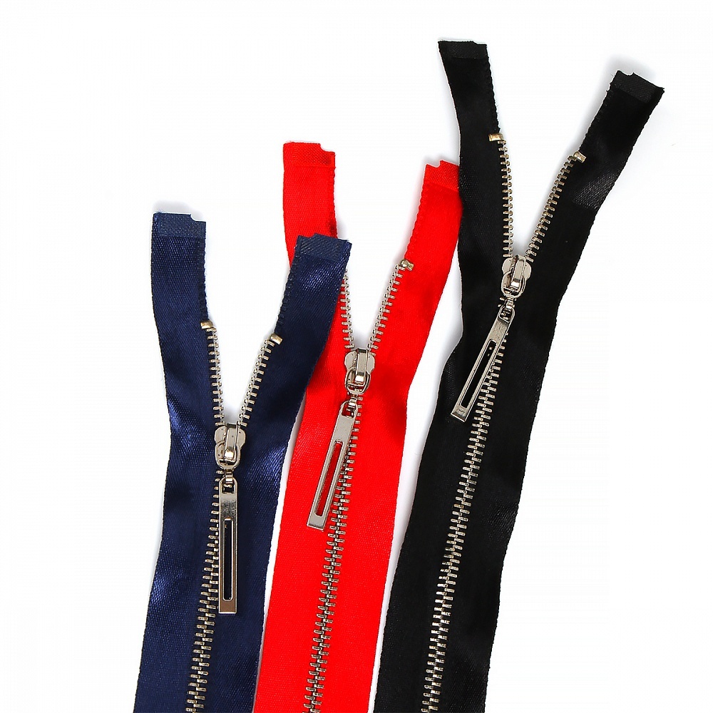 

MaxZipper металл, №3 никель, атласная тесьма, 70 см, 3 цвета х 4 шт, металл, №3 никель, атласная тесьма, 70 см, 3 цвета х 4 шт