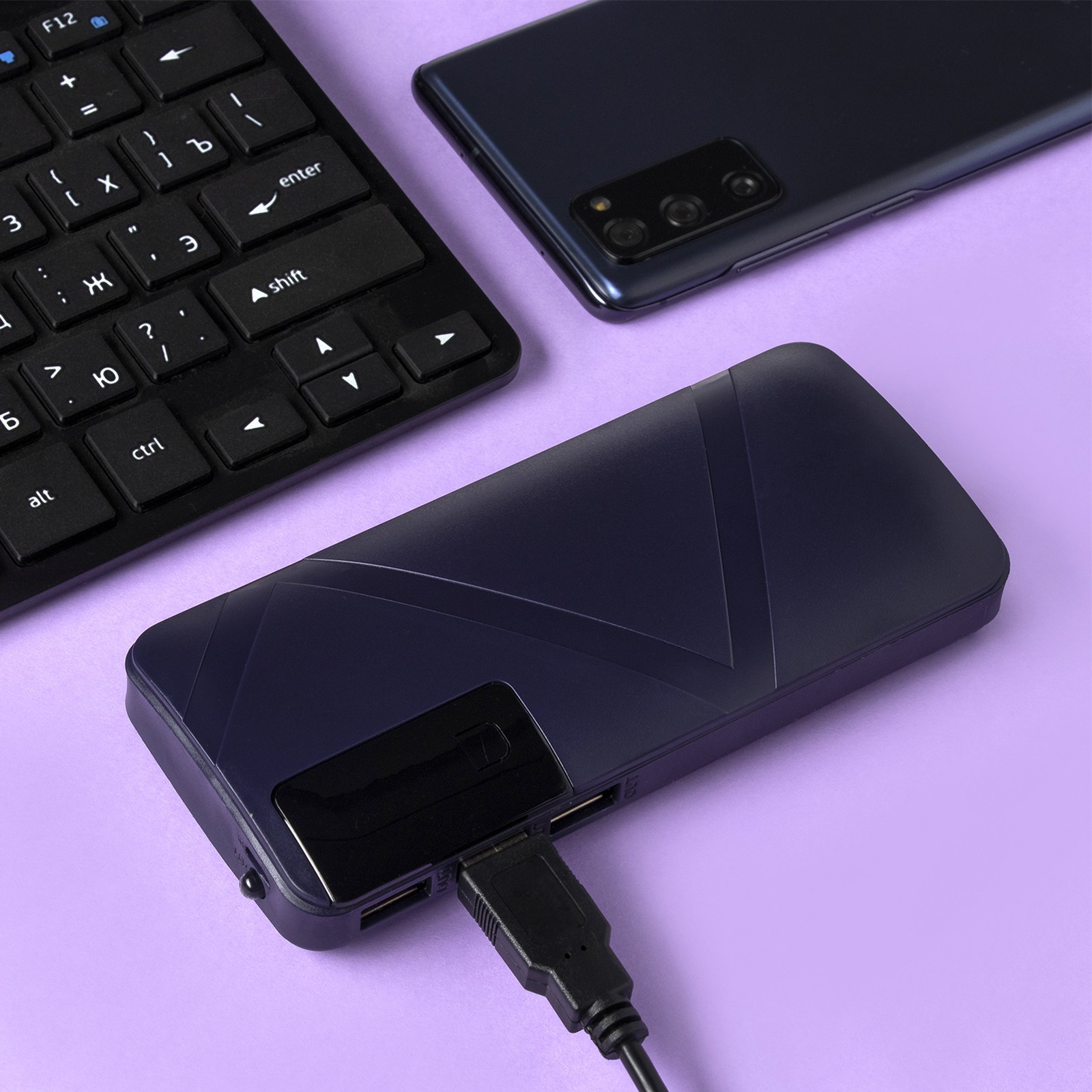 

Внешний аккумулятор LuazON PB-05, 6000 мАч, 3 USB, 2 А, дисплей, фонарик, черный