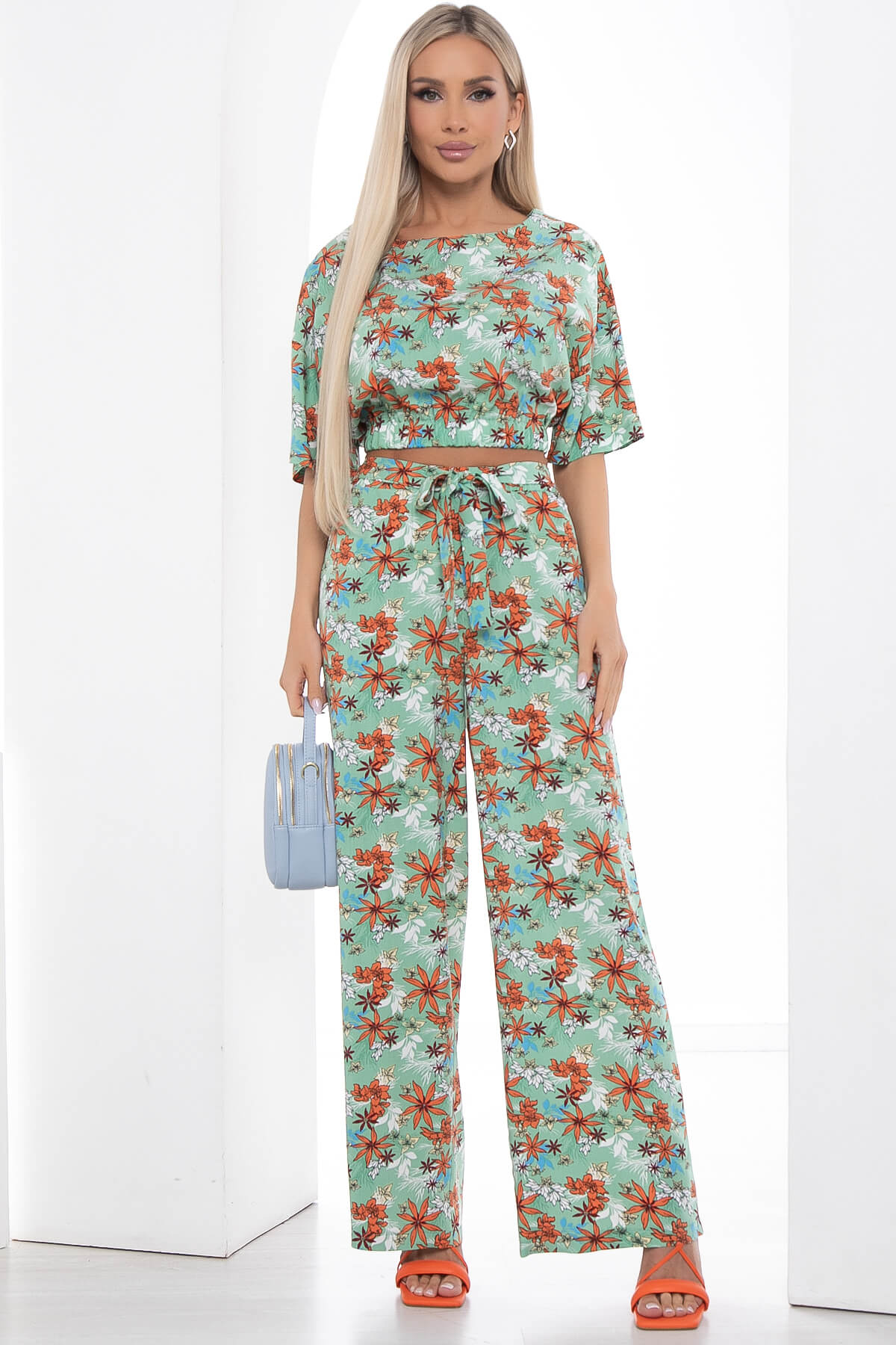 

Костюм женский LT Collection Летняя прогулка хаки 48 RU, Летняя прогулка