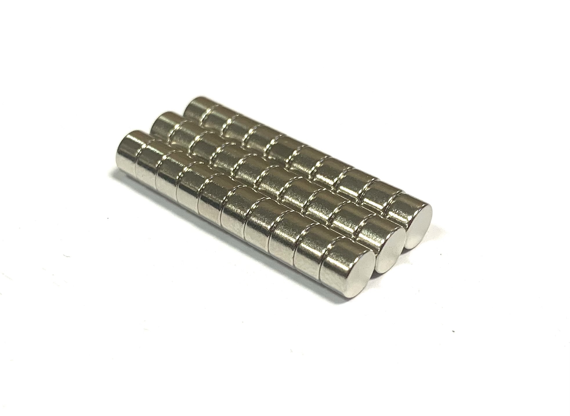 

Неодимовый магнит MAGELEM ME088630 5х3 мм, N50 - 30 шт, Серебристый
