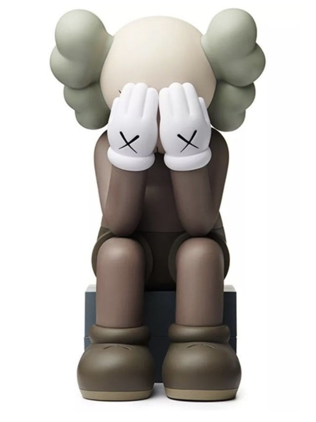 Коллекционная фигурка 28 см KAWS Companion Sit. коричневая.