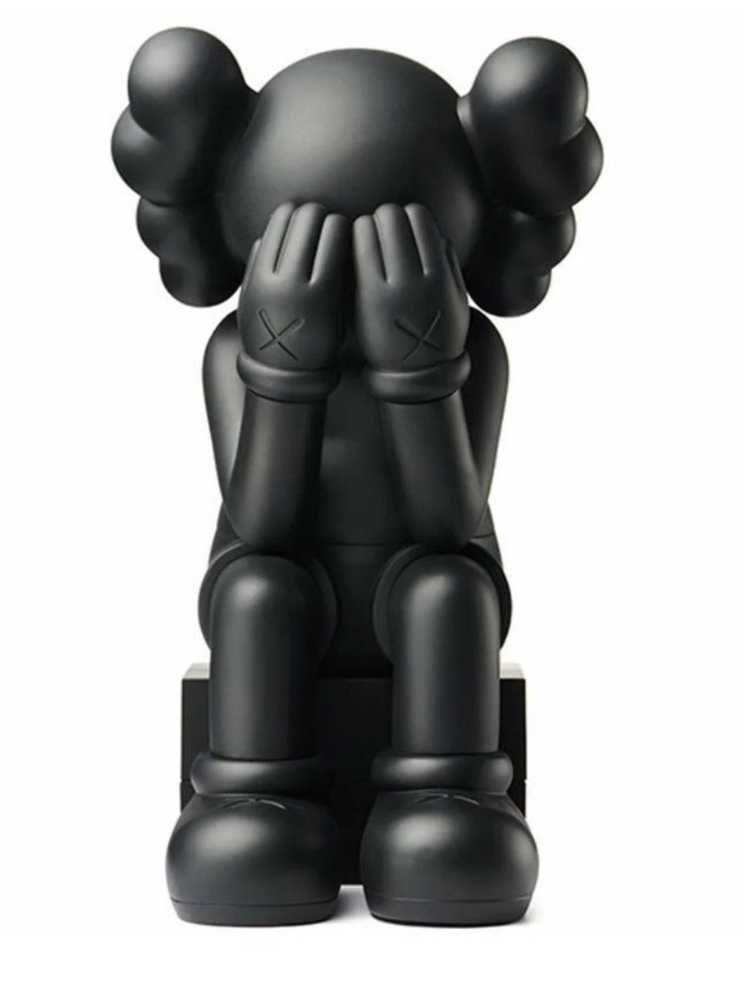 Коллекционная фигурка 28 см KAWS Companion Sit. черная.