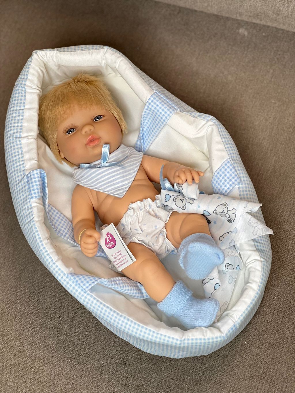 Пупс Berjuan виниловый 30см Baby в люльке 501A пупс berjuan виниловый 22см moskidolls 50303