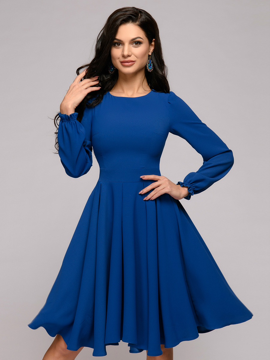 Синее платье с длинным рукавом