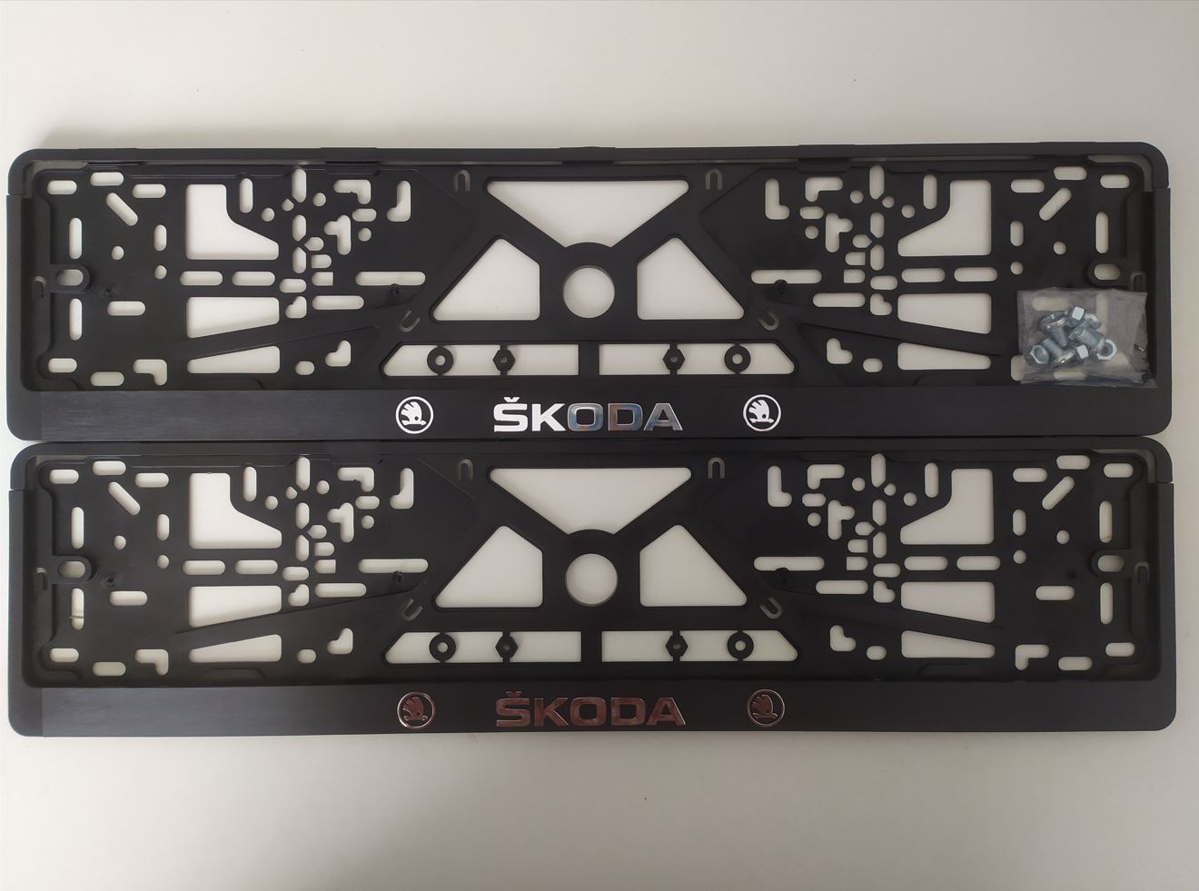 Рамки номерного знака ЛОГОАВТО Skoda, Шкода, пластиковые, комплект 2 рамки + крепеж