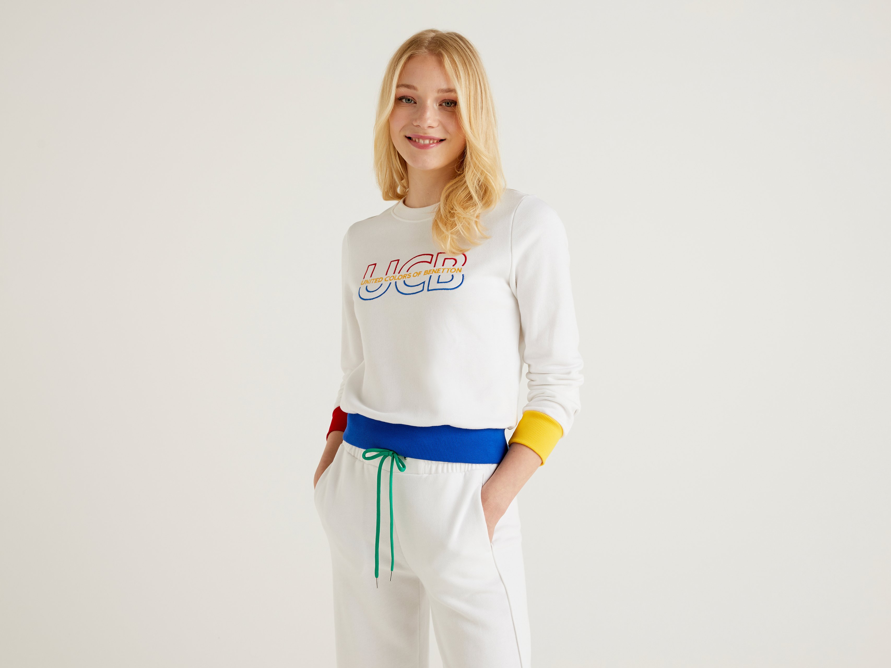 

Свитшот женский United Colors of Benetton 21A_3J68E1AG3 разноцветный L, 21A_3J68E1AG3