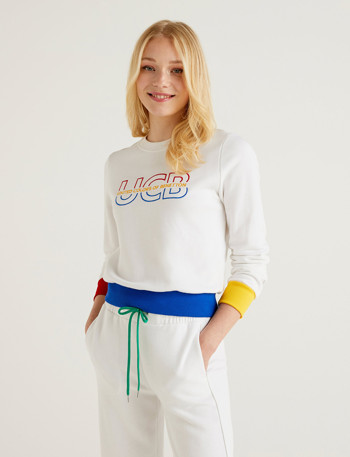 

Свитшот женский United Colors of Benetton 21A_3J68E1AG3 разноцветный XS, 21A_3J68E1AG3