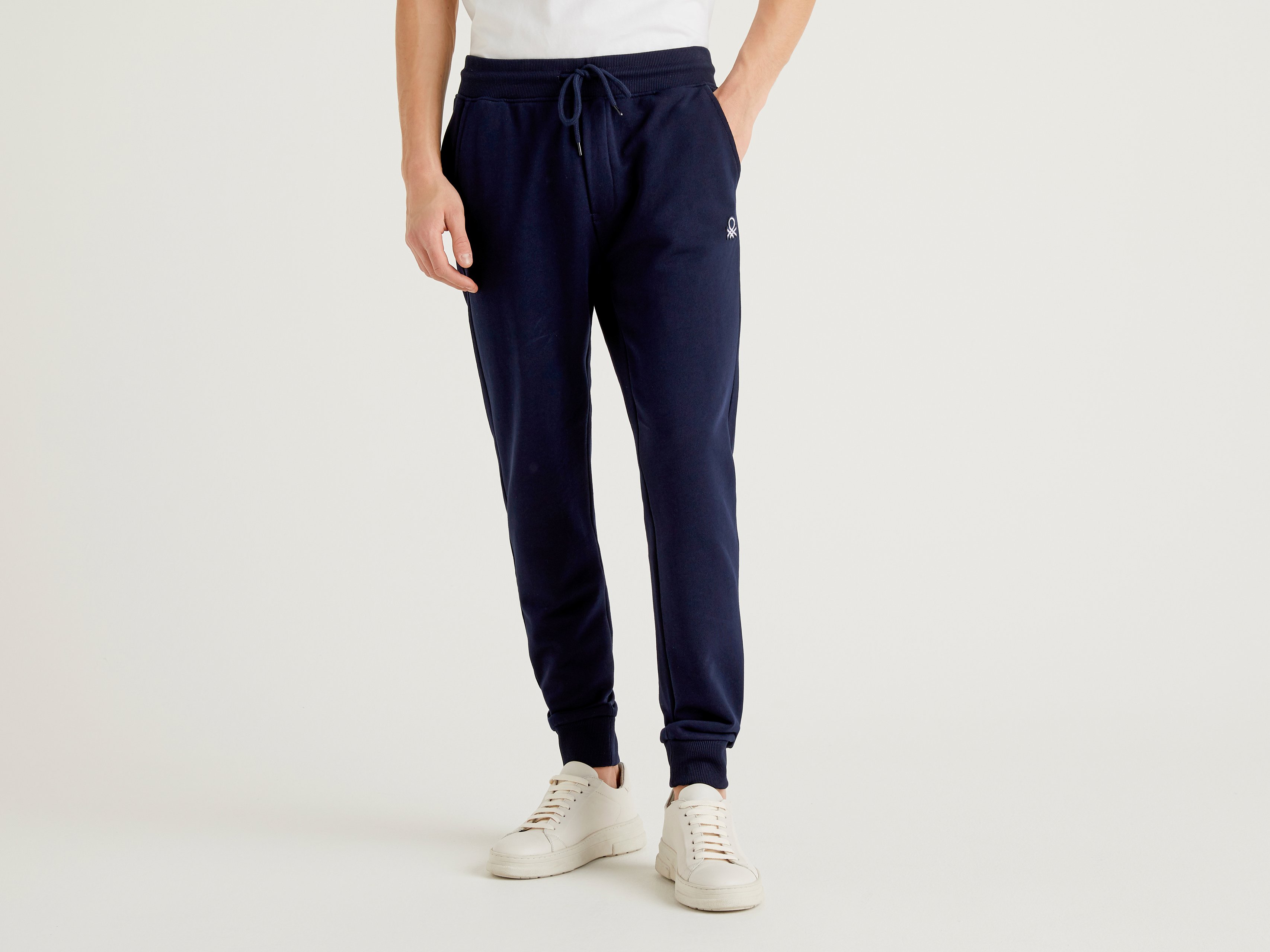 

Спортивные брюки мужские United Colors of Benetton 21A_3J68P0503 синие 2XL, 21A_3J68P0503