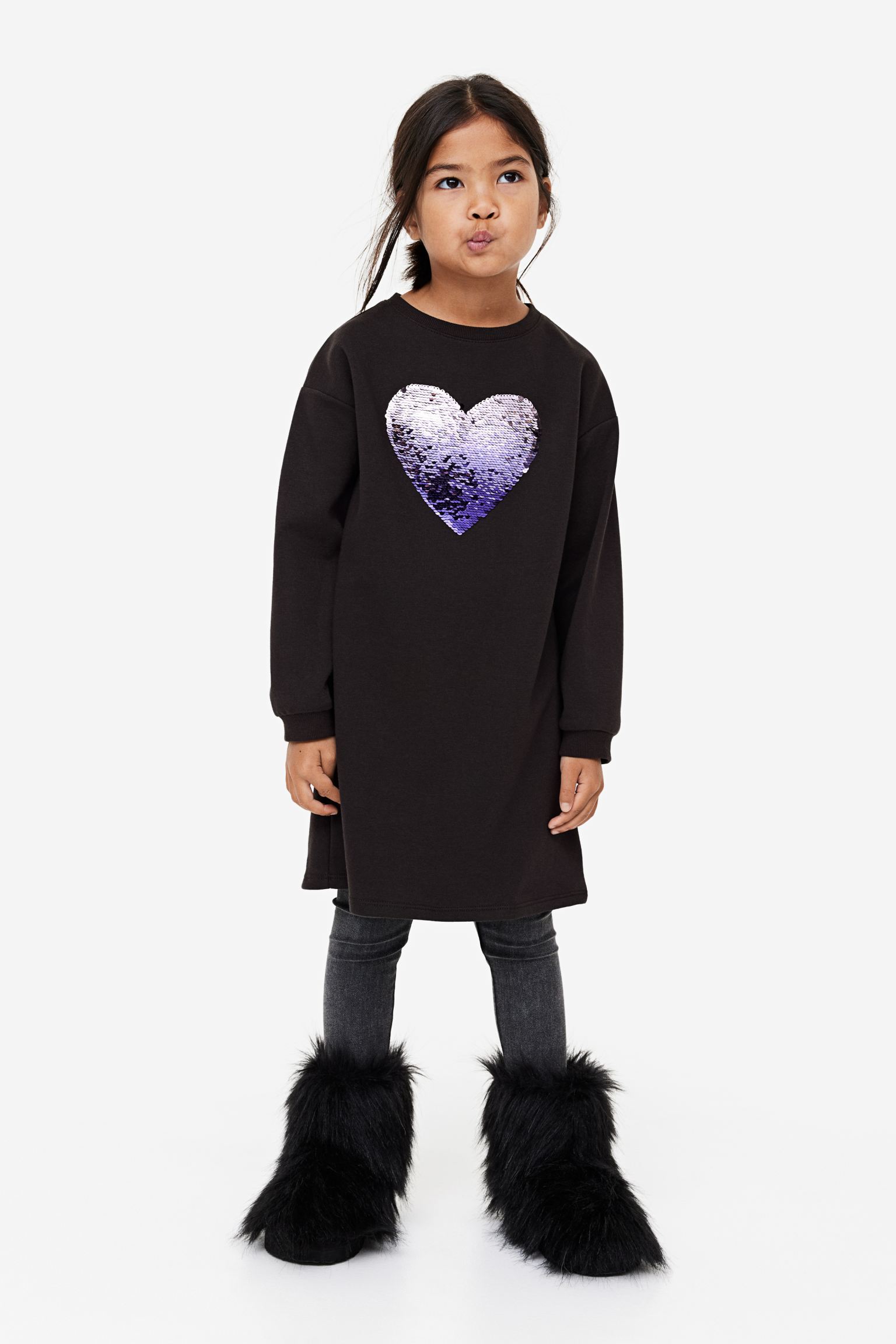 

Платье детское H&M 119549600, злое сердце, 110 (доставка из-за рубежа), Черный, 119549600
