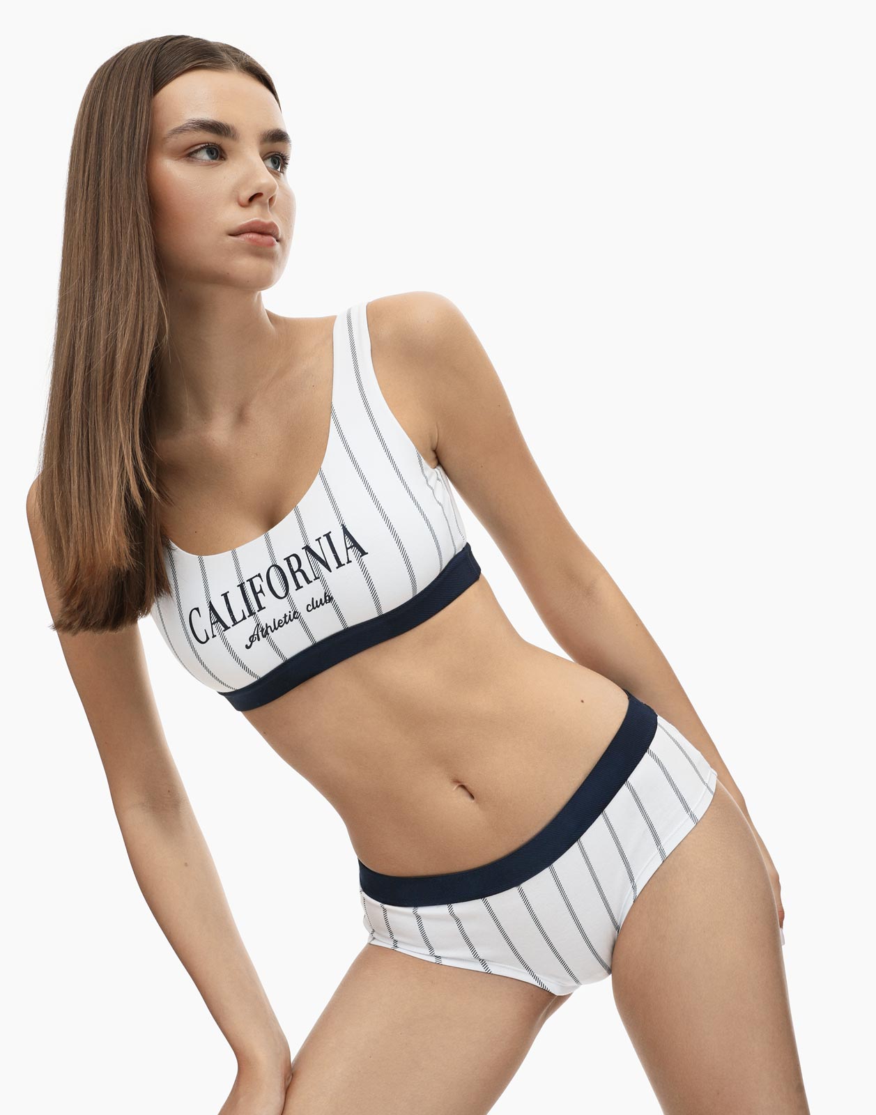 

Трусы женские Gloria Jeans GUW008588 белые M/164, Белый, GUW008588