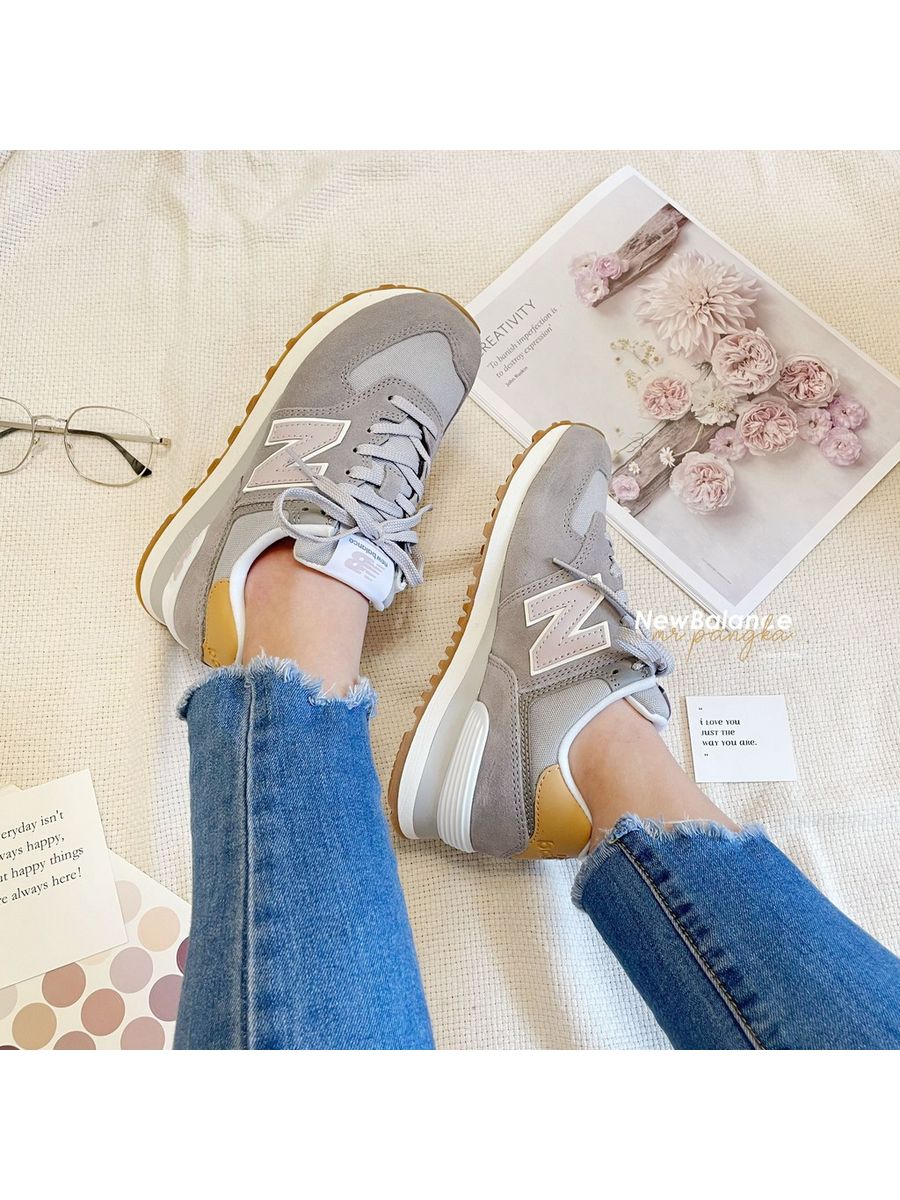 

Кроссовки женские New Balance WL574NA2 серые 7.5 US, Серый, WL574NA2