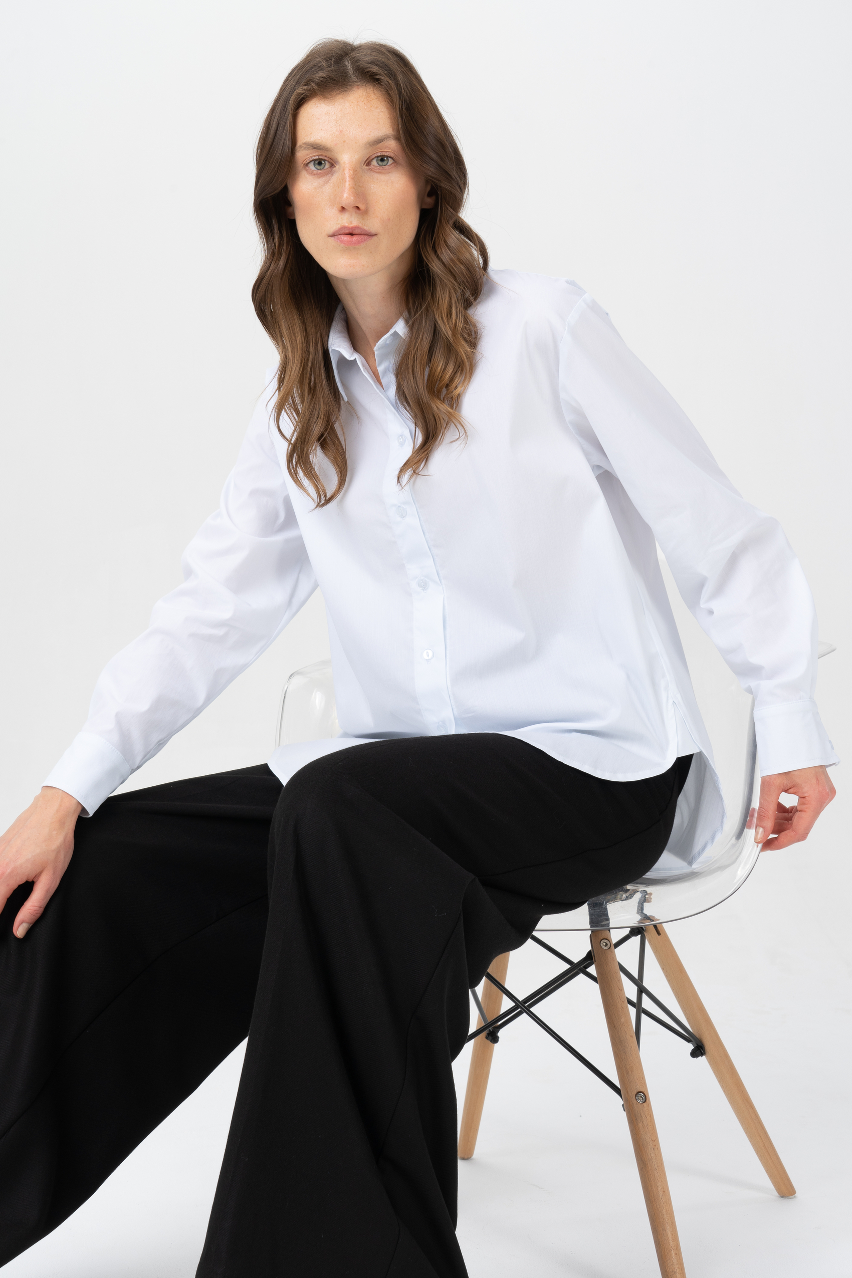 

Рубашка женская Ennergiia AW23-TEX04 белая 44 RU, AW23-TEX04