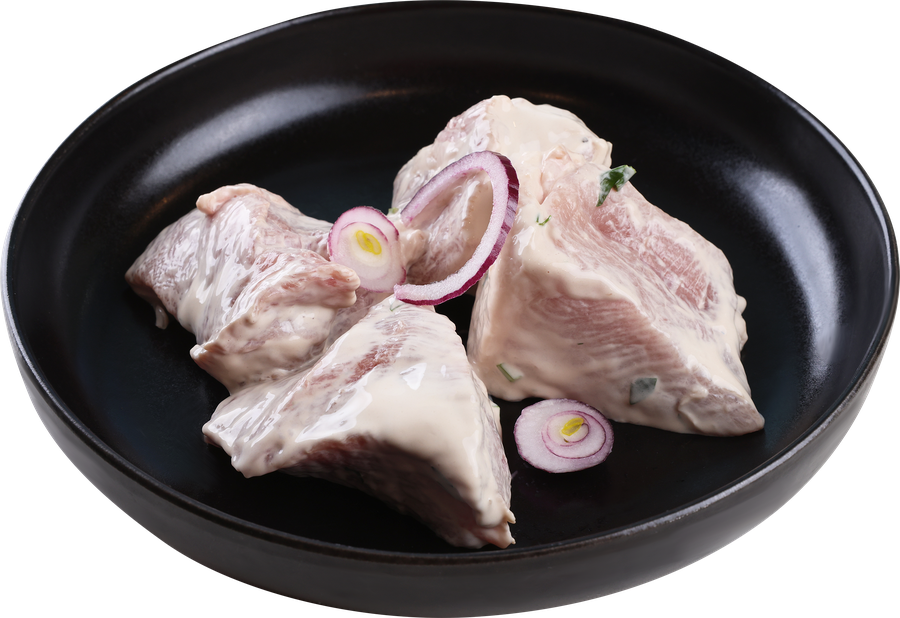 

Шашлык из свиной лопатки МясновЪ с луком охлажденный