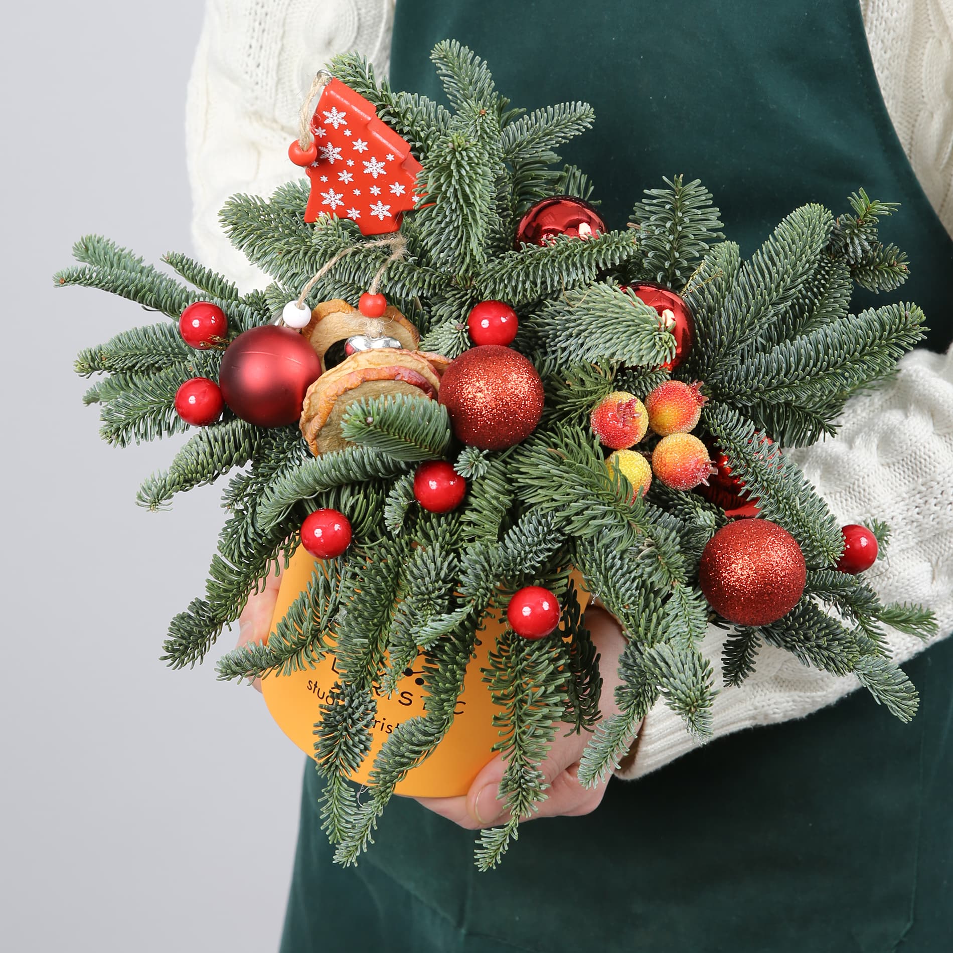 

Цветочная композиция Studio Floristic из нобилиса 8 шт 25 см разноцветный