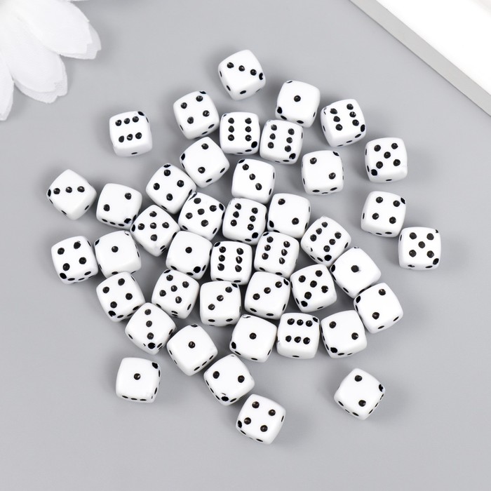 фото Бусины для творчества белый игральный кубик чёрные точки набор 20гр 0,8х0,8х0,8 см 78118 арт узор