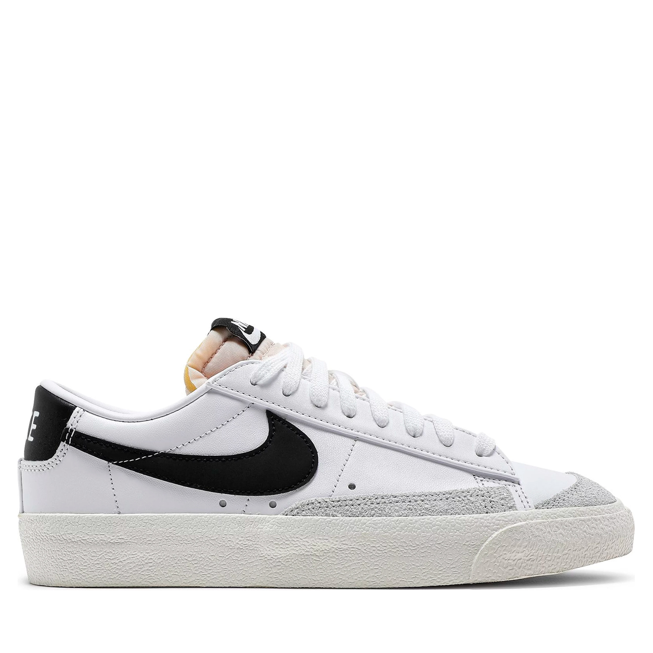 

Кеды женские Nike DC4769-102 белые 36.5 EU, DC4769-102