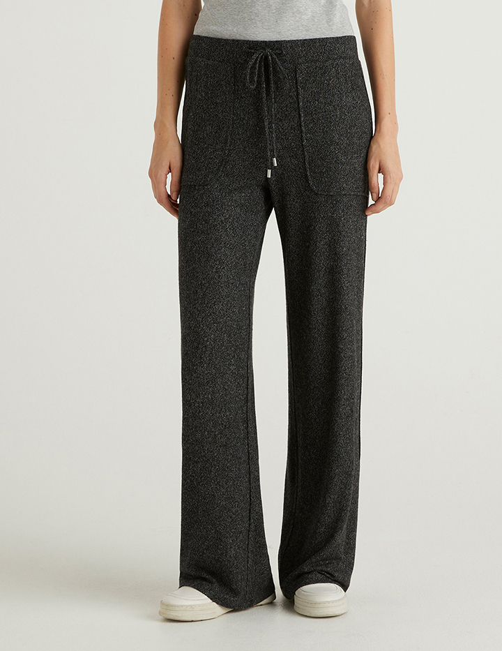 

Брюки женские United Colors of Benetton 21A_3JLVP0514 черные XL, 21A_3JLVP0514