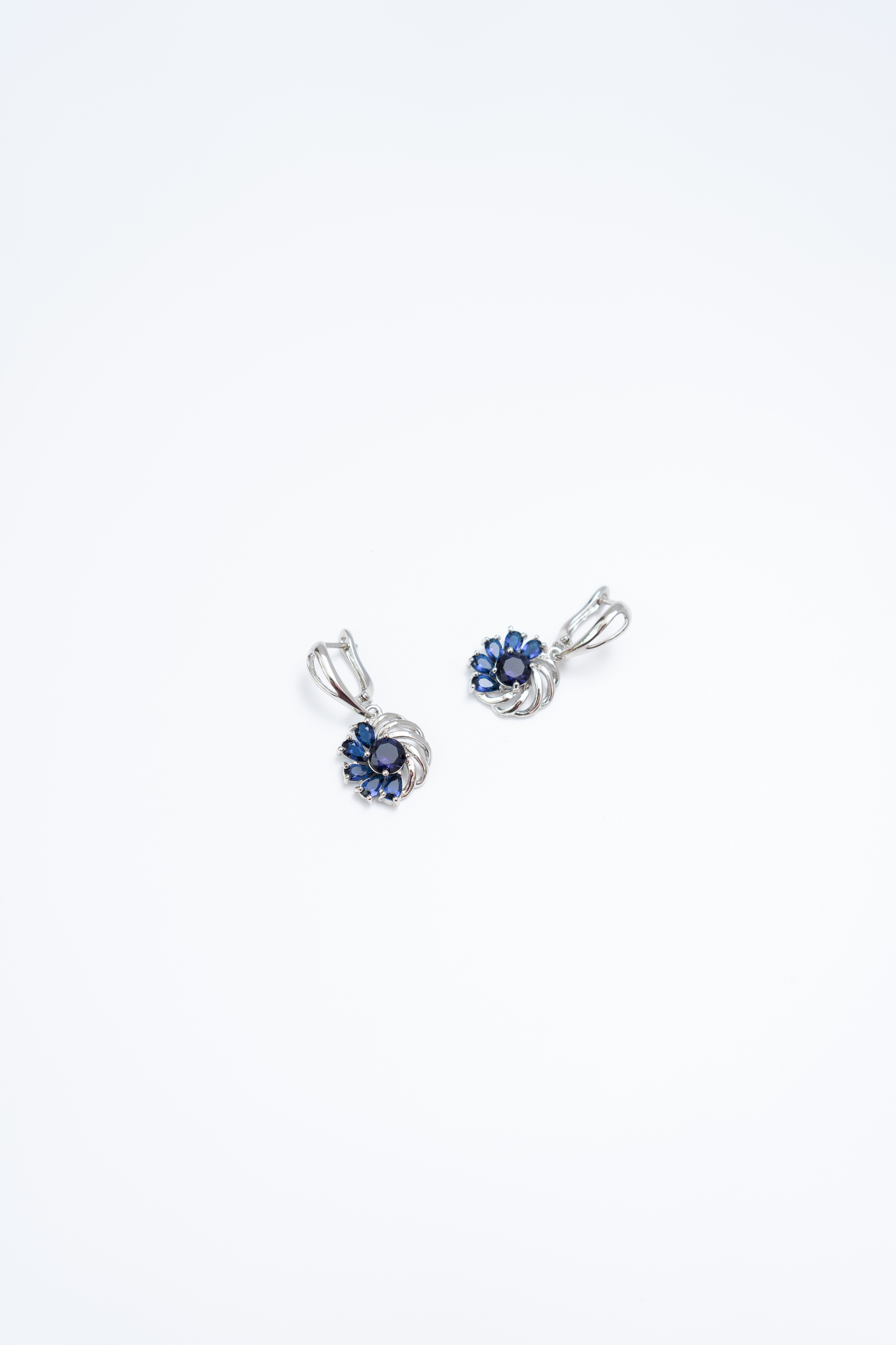 

Серьги подвески из латуни SHINE & BEAUTY 74755-89, кристалл, 74755-89
