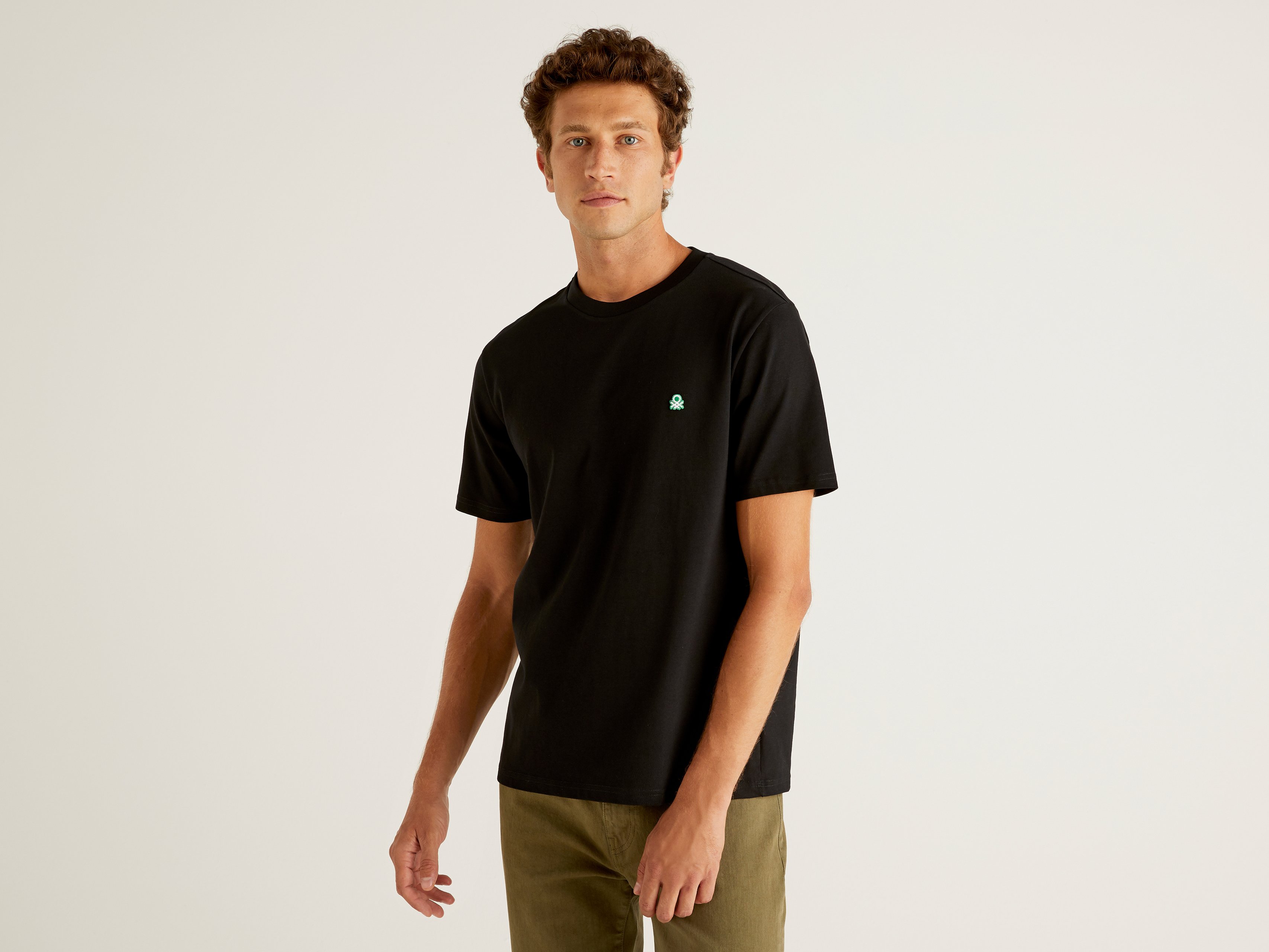 

Футболка мужская United Colors of Benetton 21A_3MI5J1AF7 черная L, 21A_3MI5J1AF7