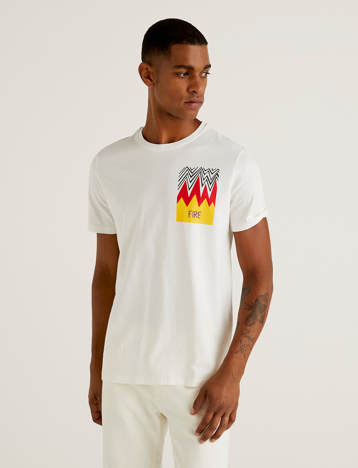 

Футболка мужская United Colors of Benetton 21A_3MI5J1BD0 белая XS, 21A_3MI5J1BD0