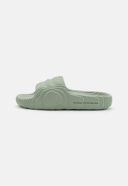 Сланцы женские Adidas Originals Adilette 22 W зеленые 40.5 EU (доставка из-за рубежа)