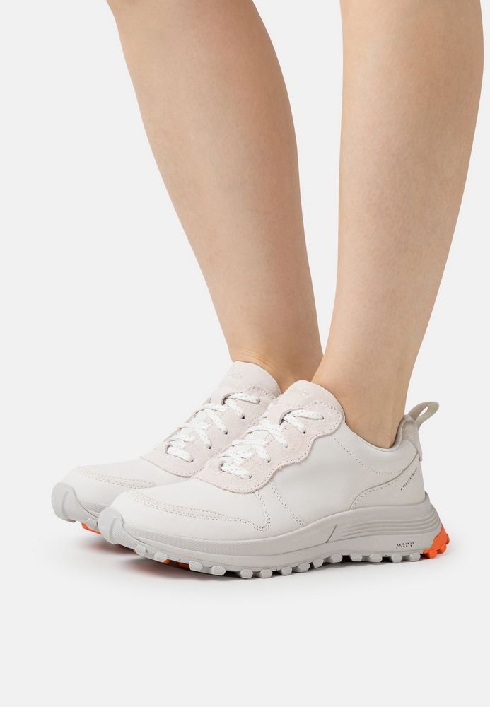 

Кроссовки женские Clarks CL111A106 белые 38 EU, Белый, CL111A106