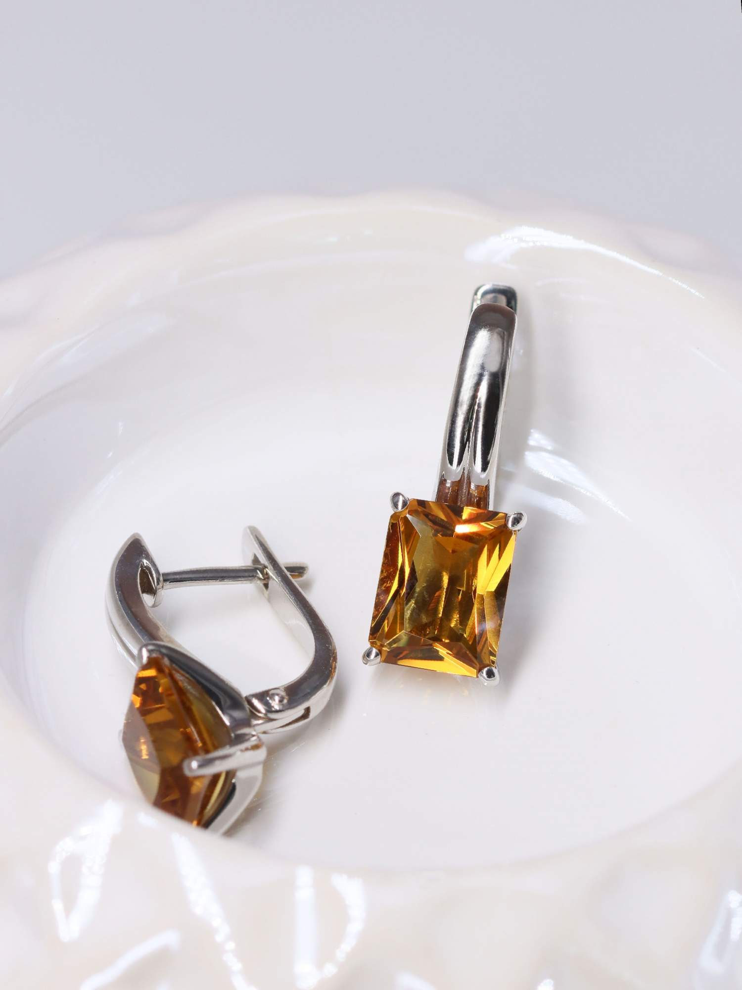 

Серьги из серебра Ювелирные традиции С-6897, султанит искусственный, С-6897