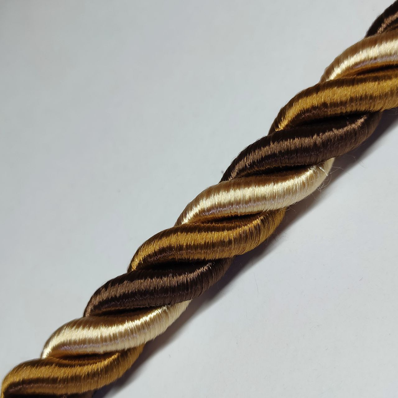 

Шнур декоративный idealtex 15Ш-100-22.7 , длина 100 м, диаметр 15 мм, Желтый;коричневый, 15ш22.7