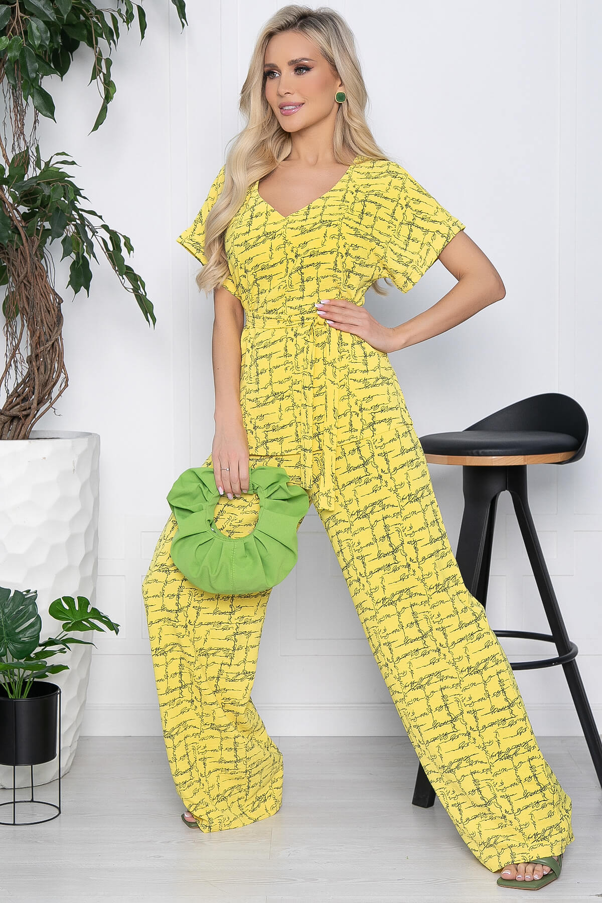 

Костюм женский LT Collection Почерк лета желтый 50 RU, Почерк лета