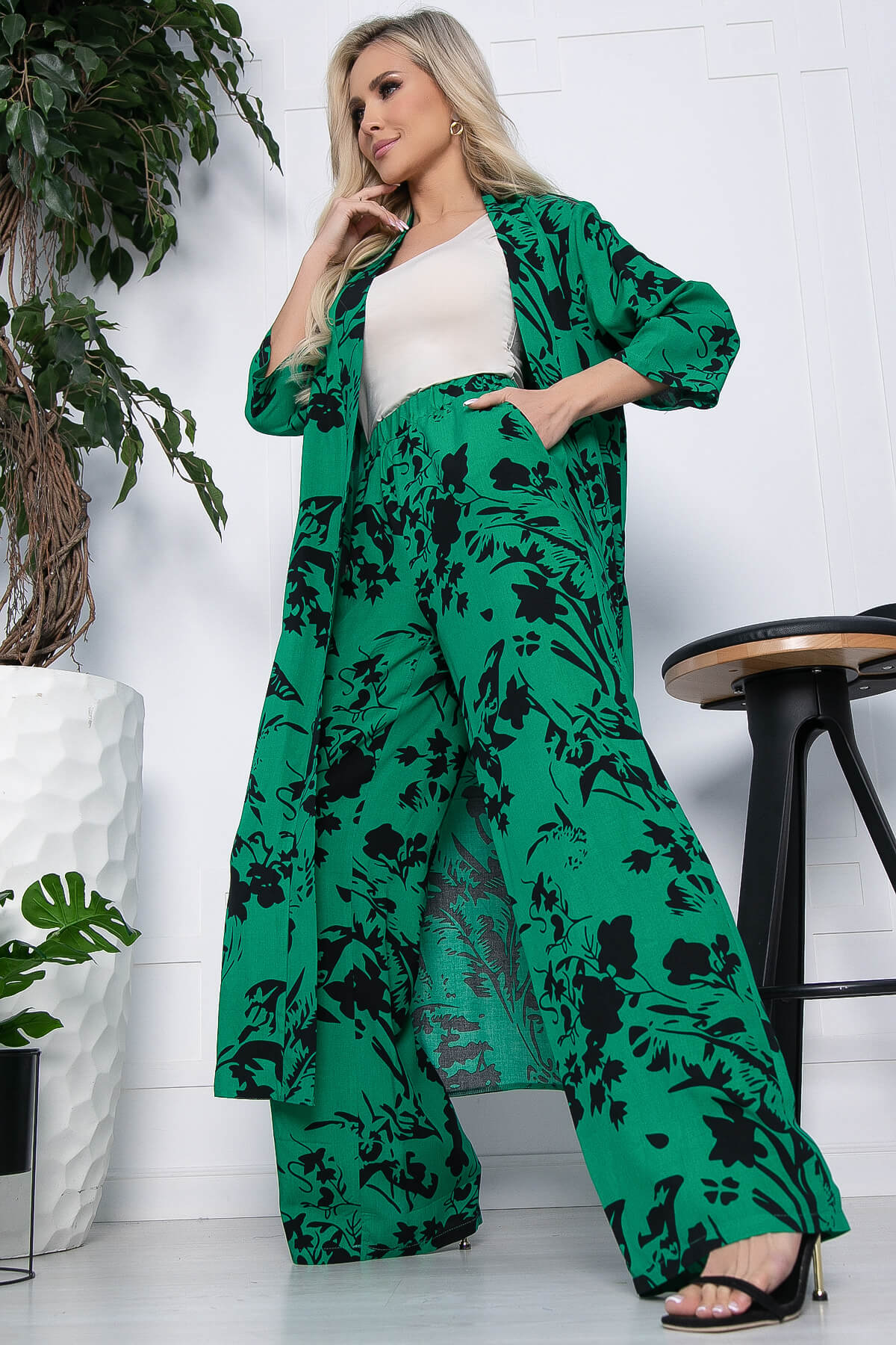 

Костюм женский LT Collection Лазурный берег зеленый 52 RU, Лазурный берег
