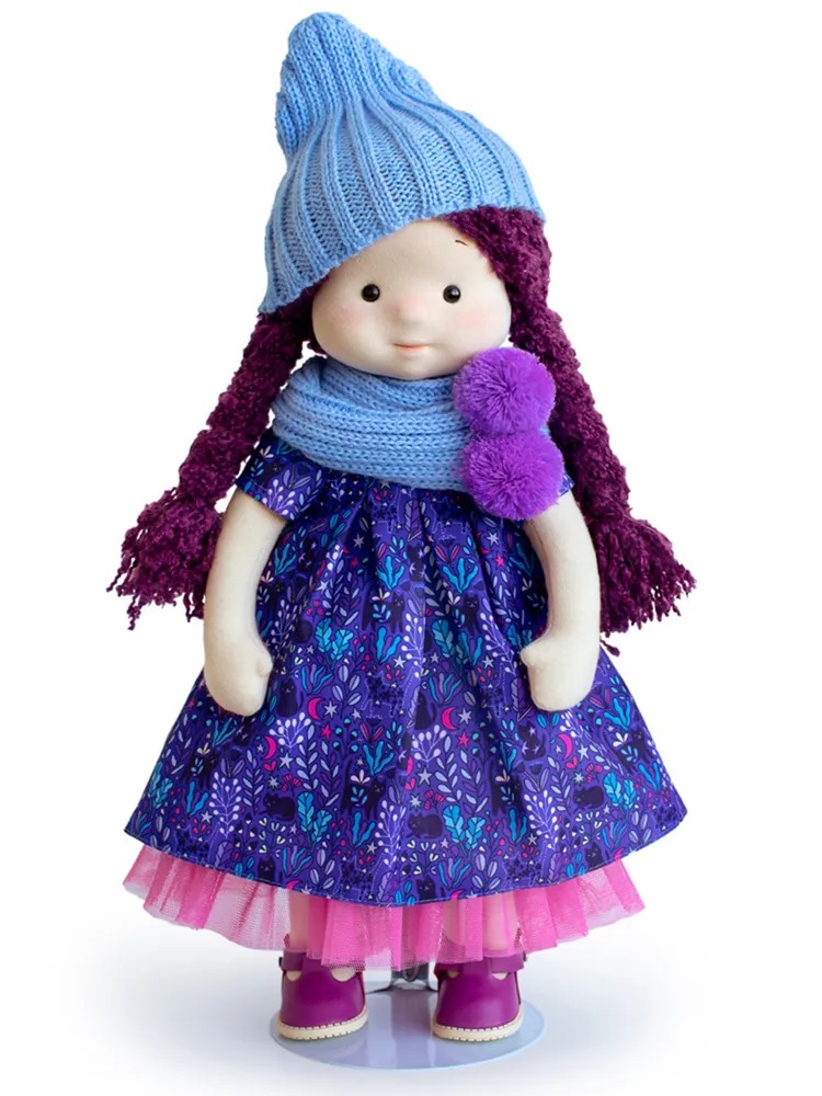 Кукла Тиана в шапочке и шарфе