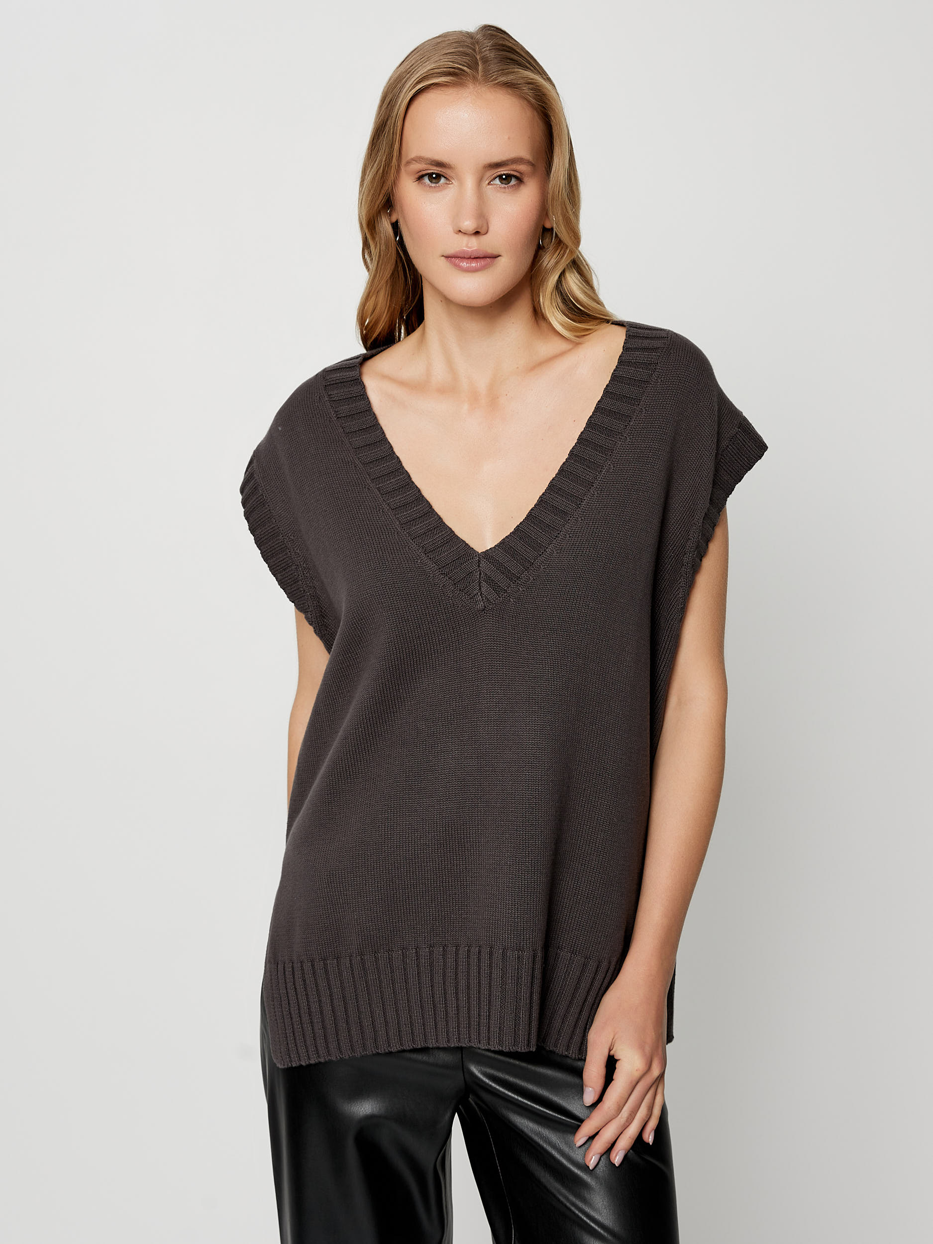 

Жилет женский ZARINA 2368621851-58 черный XS, 2368621851-58