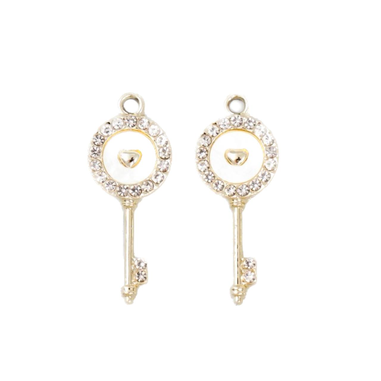 

Декор для творчества металл, эмаль, стразы "Ключик с сердцем в серединке" 3,1х1,3 см, Серебристый