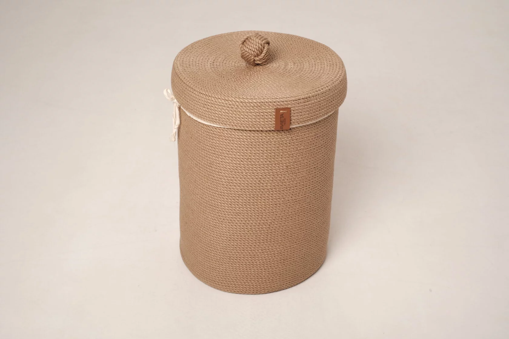 

Бельевая корзина AVIETA HOME с крышкой Pearl