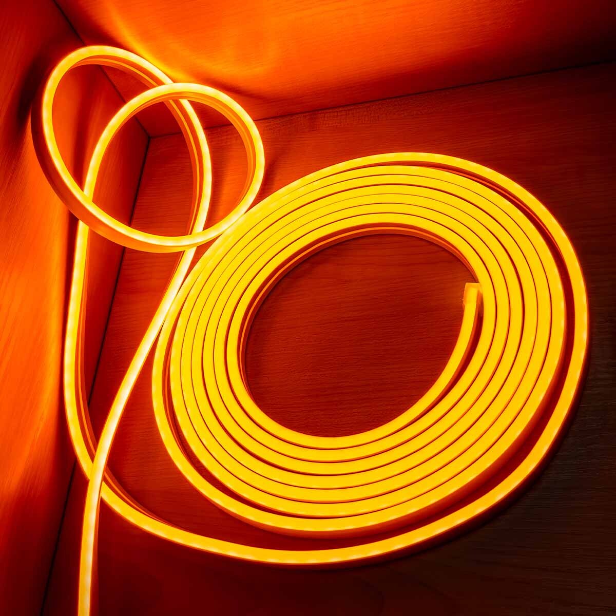 

Гибкий неон LEDbeLED 12V 6х12mm 120led/m IP67, цвет свечения жёлто-оранжевый, 5 метров